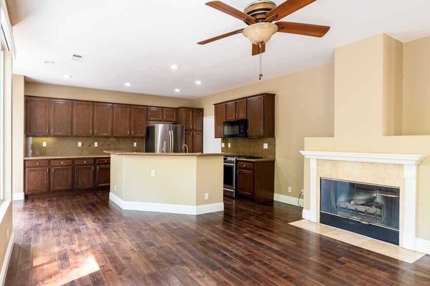 Building Photo - 8704 E Wiley Way