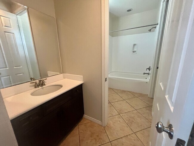 Building Photo - Beautiful San Dimas Home in Gated Community