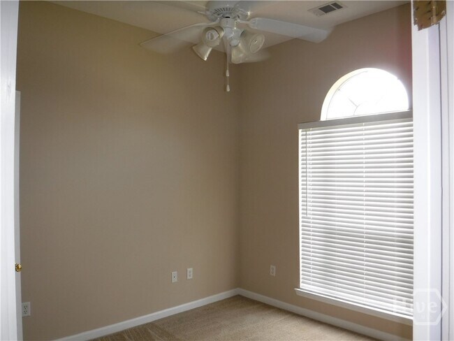 Building Photo - 86 Carlisle Ln
