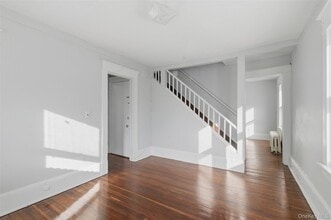 Building Photo - 1446 Lincoln Terrace