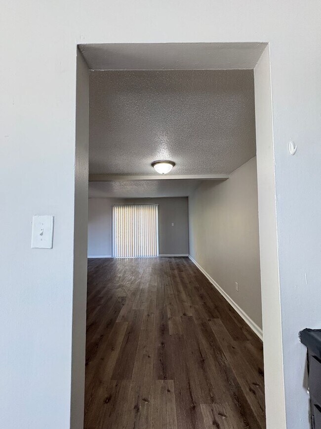 Building Photo - Bellagio West Living I