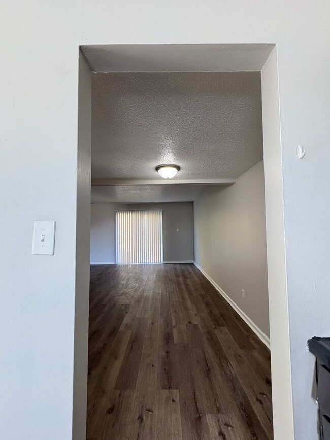 Building Photo - Remington On Rockville Living