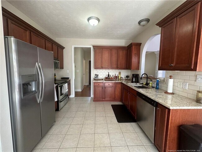 Building Photo - 143 Fairway Ln