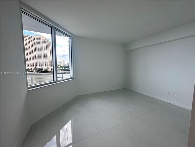 Building Photo - 335 S Biscayne Blvd