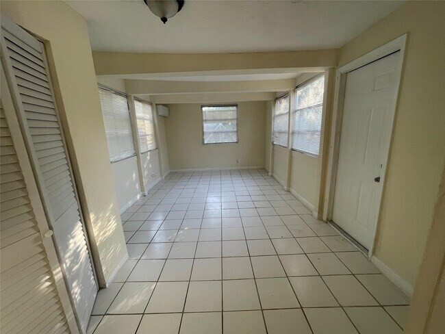 Building Photo - 1508 NW 1st Ave