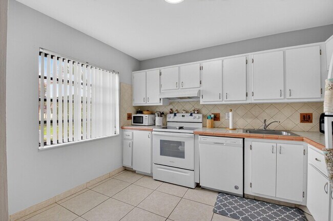 Building Photo - 21214 Lago Cir