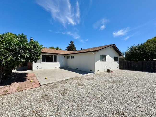 Building Photo - Classic Napa Bel Aire Home 4 Bedrooms, 2 B...