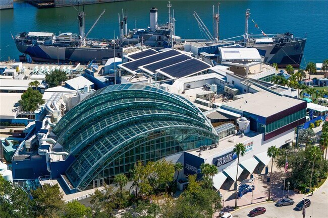 Building Photo - 1212 E Whiting St