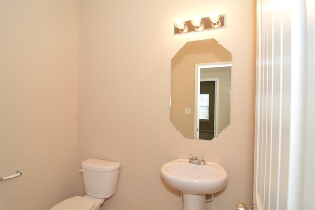 Building Photo - 261 Northern Flicker St