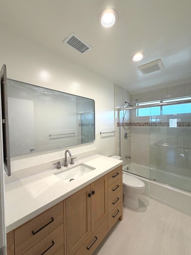 Building Photo - REMODELED LARGE 1600sf 4BR/2BA 3PK ?Miramonte Gardens AVAIL NOW