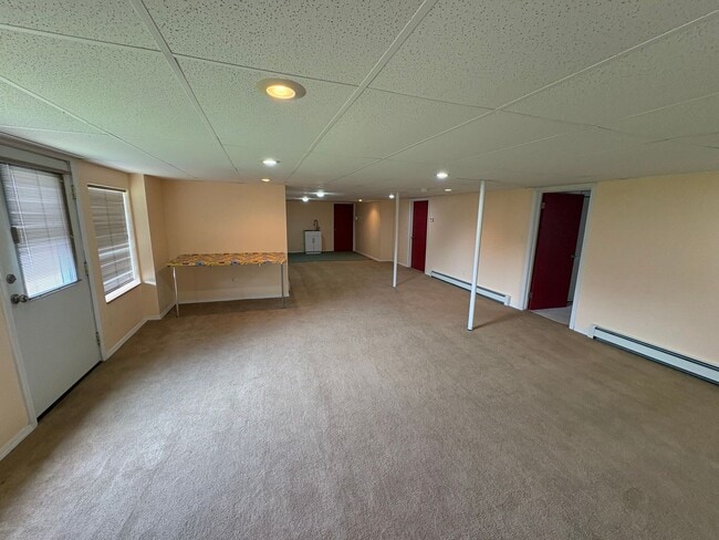 Building Photo - 631 W Crestline Dr