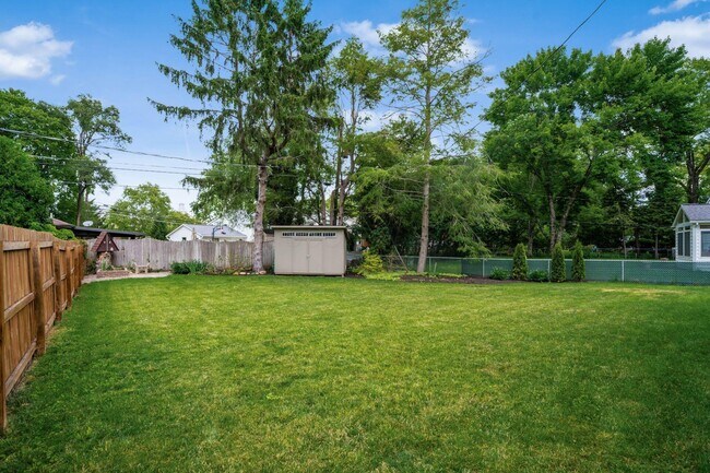 Building Photo - 258 N Sinsbury Dr