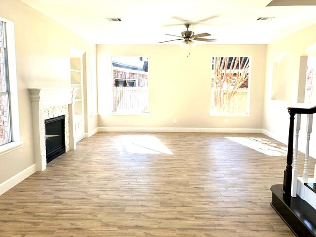 Building Photo - 5711 Silver Bay Ct