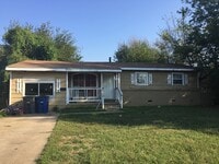 Building Photo - 4 bedroom