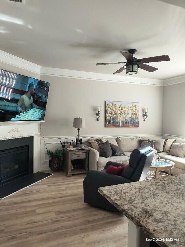 Building Photo - 4 Bedroom 4 Bath Furnished Home in Simpson...