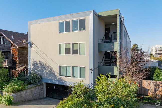 Building Photo - 2610 Regent St.