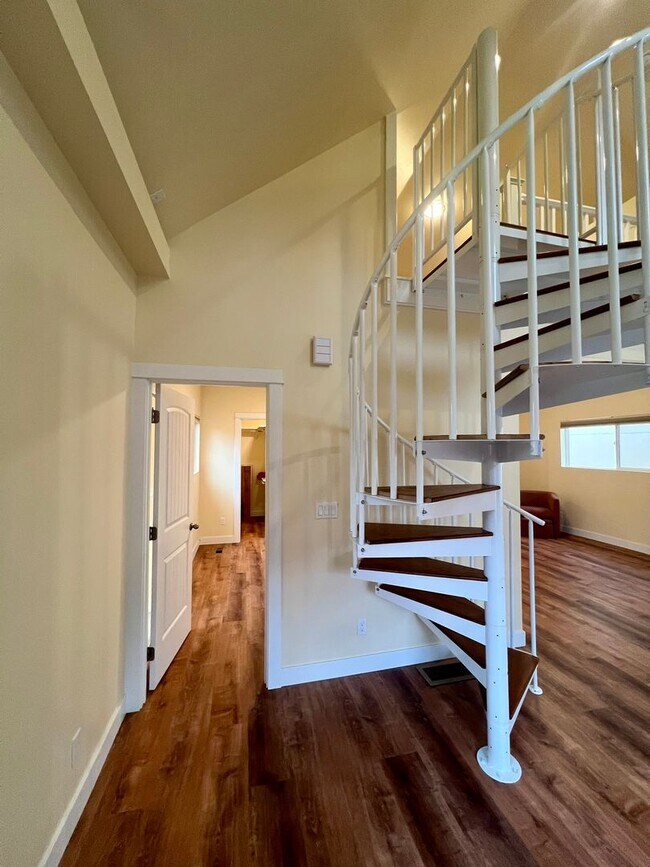 Building Photo - Water Included! Fully Remodeled 1 BD + Loft