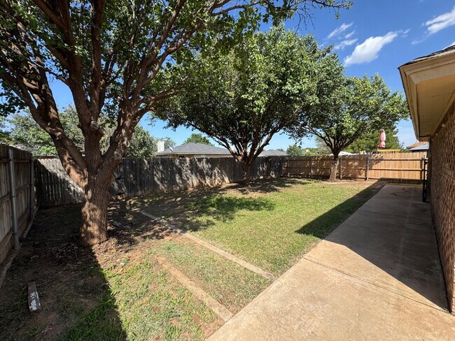 Building Photo - House Located Near Shadow Hills Golf Cours...