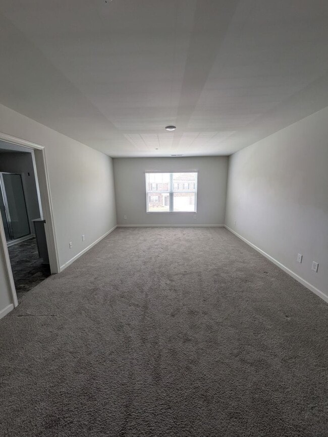 Building Photo - Must see !! In South Fulton