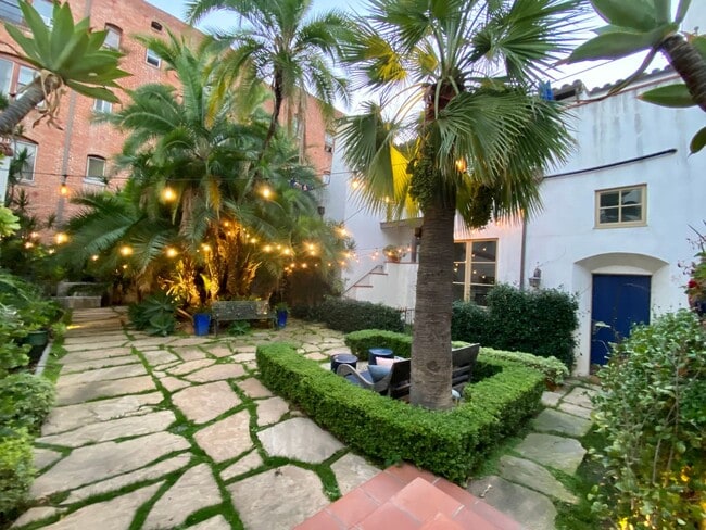 Building Photo - 1414 N Harper Ave