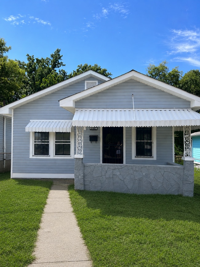 Building Photo - 3527 Chandler Ave