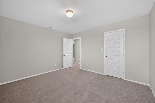 Building Photo - 2704 Towy Rd