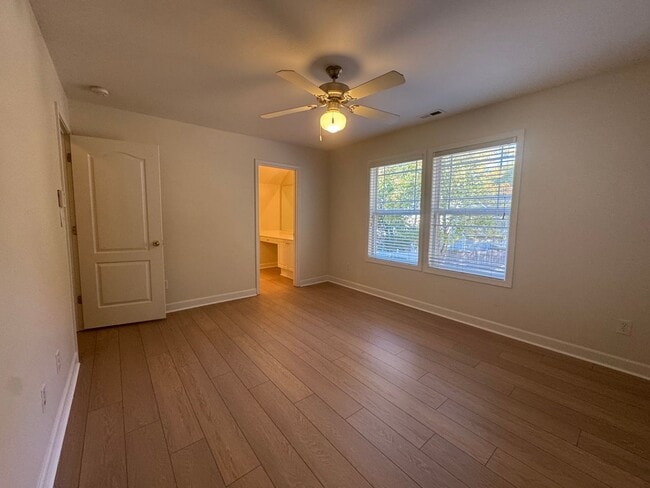 Building Photo - Charming 2-Bedroom with Fresh Updates