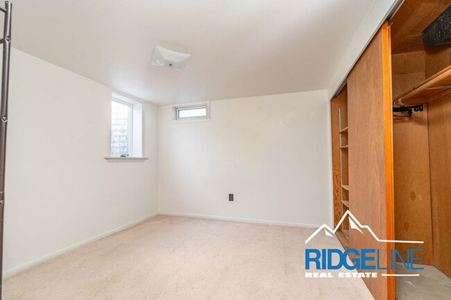 Building Photo - 204 19th Ave NW