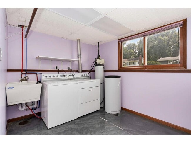 Building Photo - 8666 Windward Cir