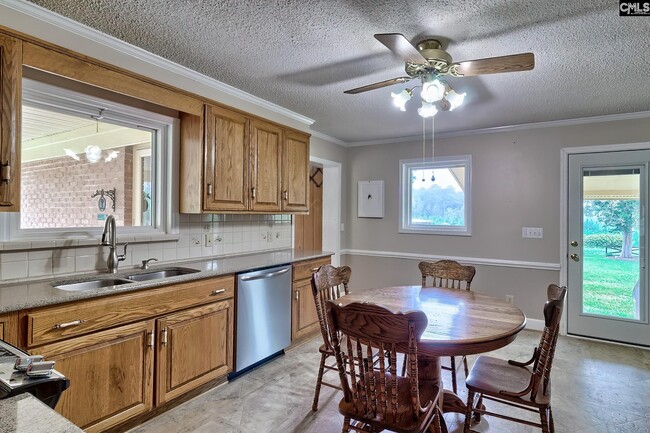 Building Photo - 221 Crooked Creek Rd