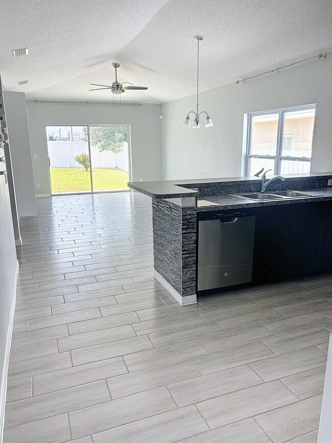 Building Photo - 469 Ogelthorpe Dr