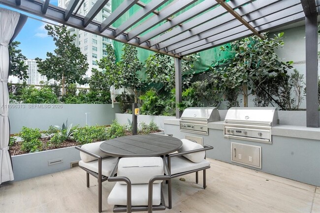 Building Photo - 77 SE 5th St