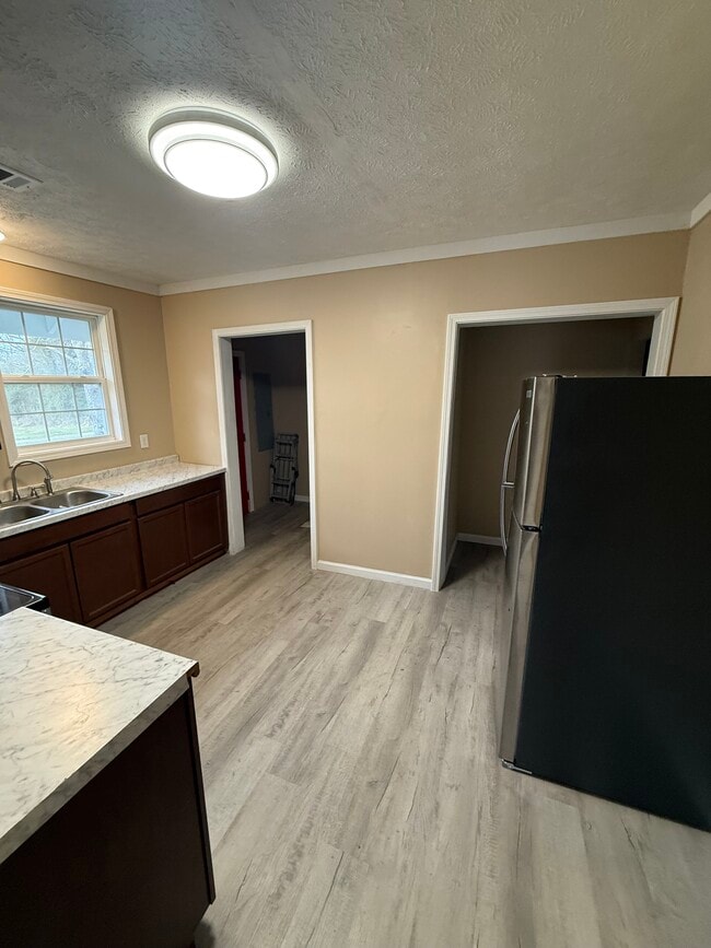 Building Photo - 1831 Moore Ave