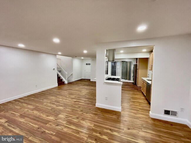 Building Photo - 1402 Mullins St