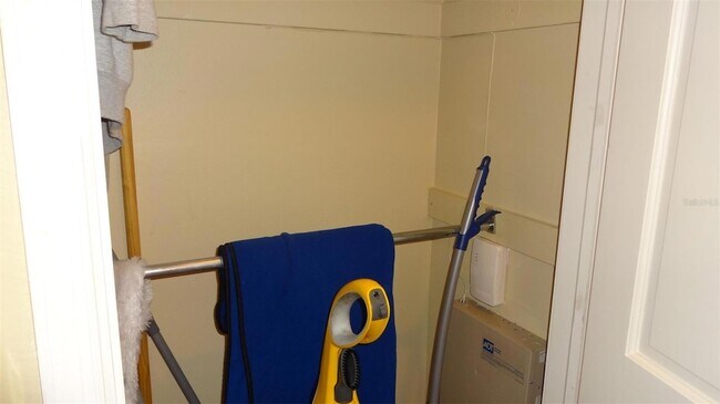 Building Photo - 1144 Delaney Ave