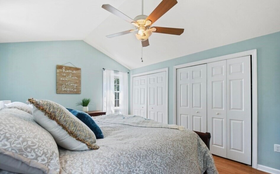 Building Photo - 27 Pine St