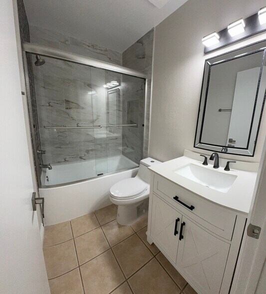 Building Photo - 2654 Hillsborough Pl