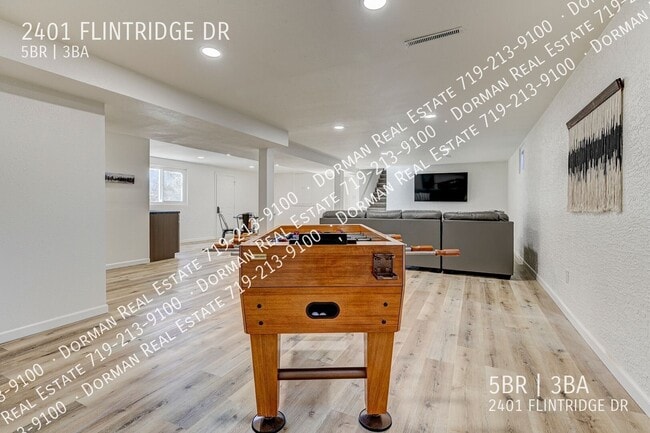 Building Photo - 2401 Flintridge Dr