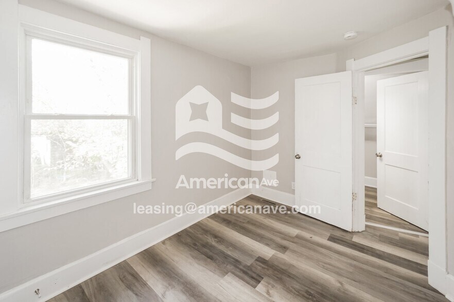 Building Photo - 1735 Joffre Ave