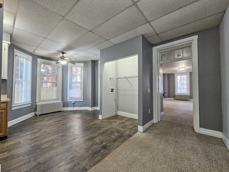 Building Photo - 1358 W Main St