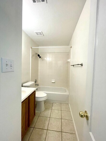 Building Photo - 8416 Sonnet Dr