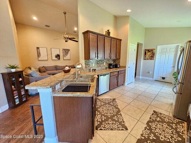 Building Photo - 1255 Sangria Cir