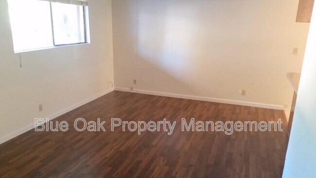 Building Photo - 985 Salem St