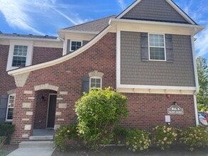 Building Photo - Shelby Township - 3 Bedroom, 2 Bath, End-Unit condo style w/Att Garage