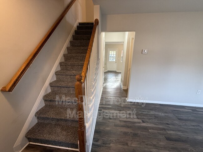 Building Photo - 914 Anvil Rd