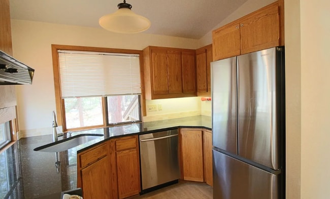 Building Photo - Spacious 3 Bed/2 Bath Home in Sunriver - M...