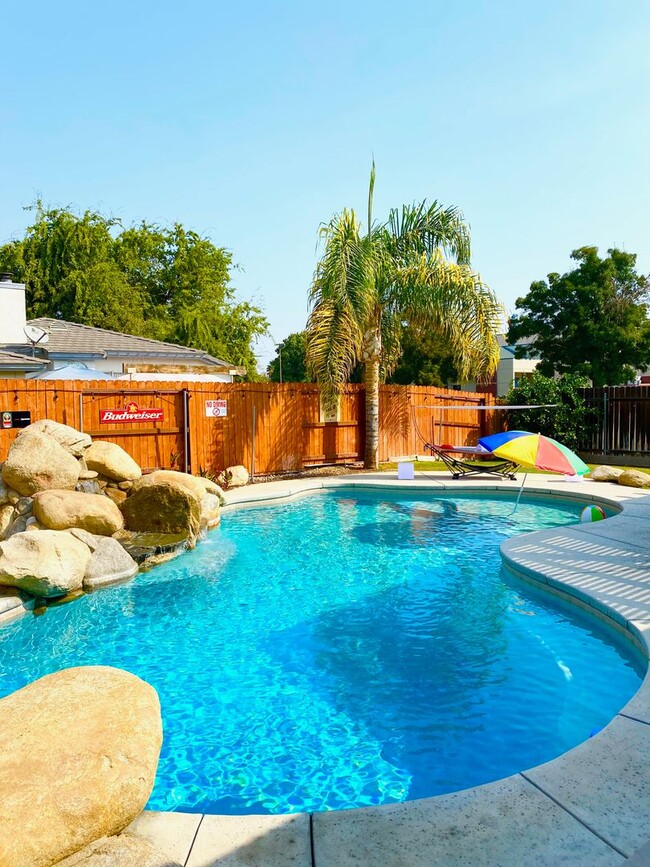 Building Photo - Best Deal in SW Bakersfield. Fully furnished home with a Pool