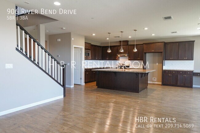 Building Photo - 906 River Bend Dr