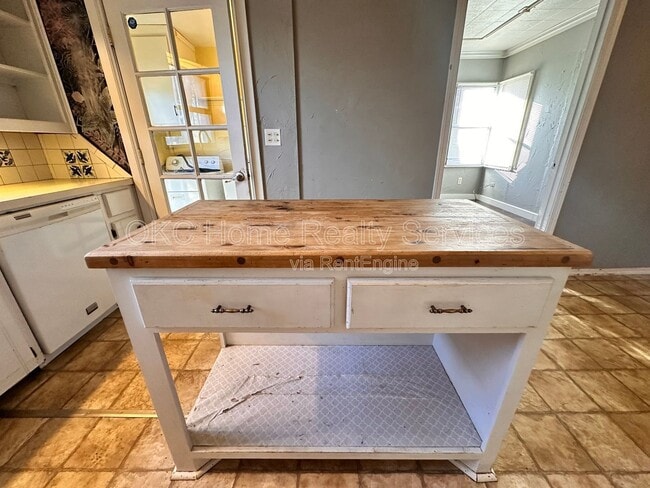 Building Photo - 2144 NW 36th St