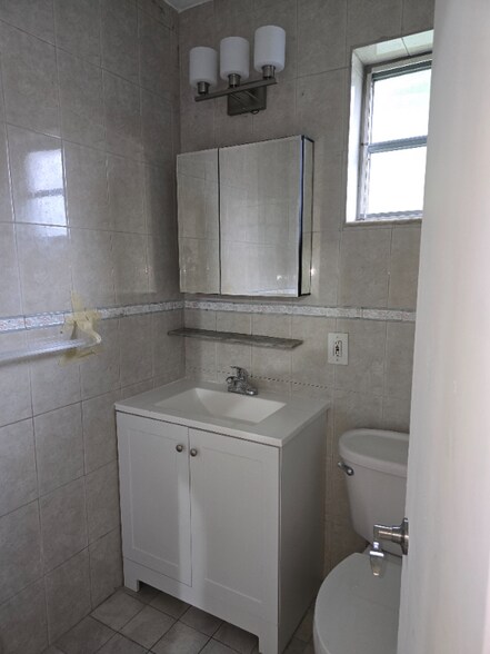 Building Photo - 305 N 61st Ave